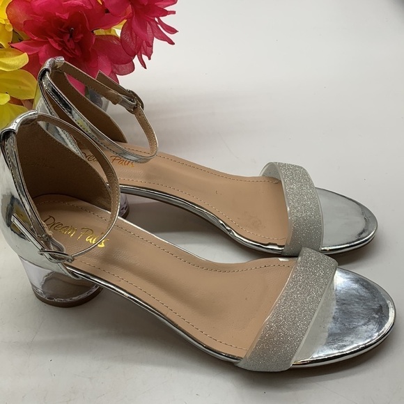 Dream Paris Ortene Sulver Heels with Clear Heel Sz 8.5. MCH0826C - Picture 3 of 11